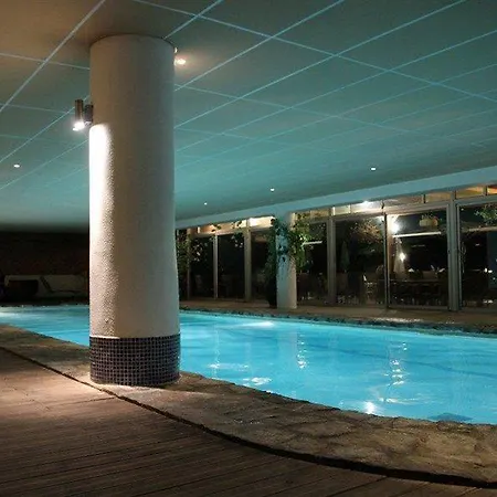 Cavaliere Surplage 3* ル・ラヴァンドゥー